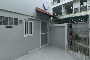 Unclassified image, 3 of 14, button - Quintana Bunkhouse Manila (Manila)