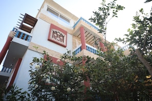 Fachada de la propiedad
