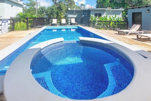 Comfy Island Escape: Close to Beach - Pool!