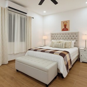 2 bedrooms, in-room safe, desk, iron/ironing board - Comfy Island Escape: Close to Beach - Pool! (Bay Islands)