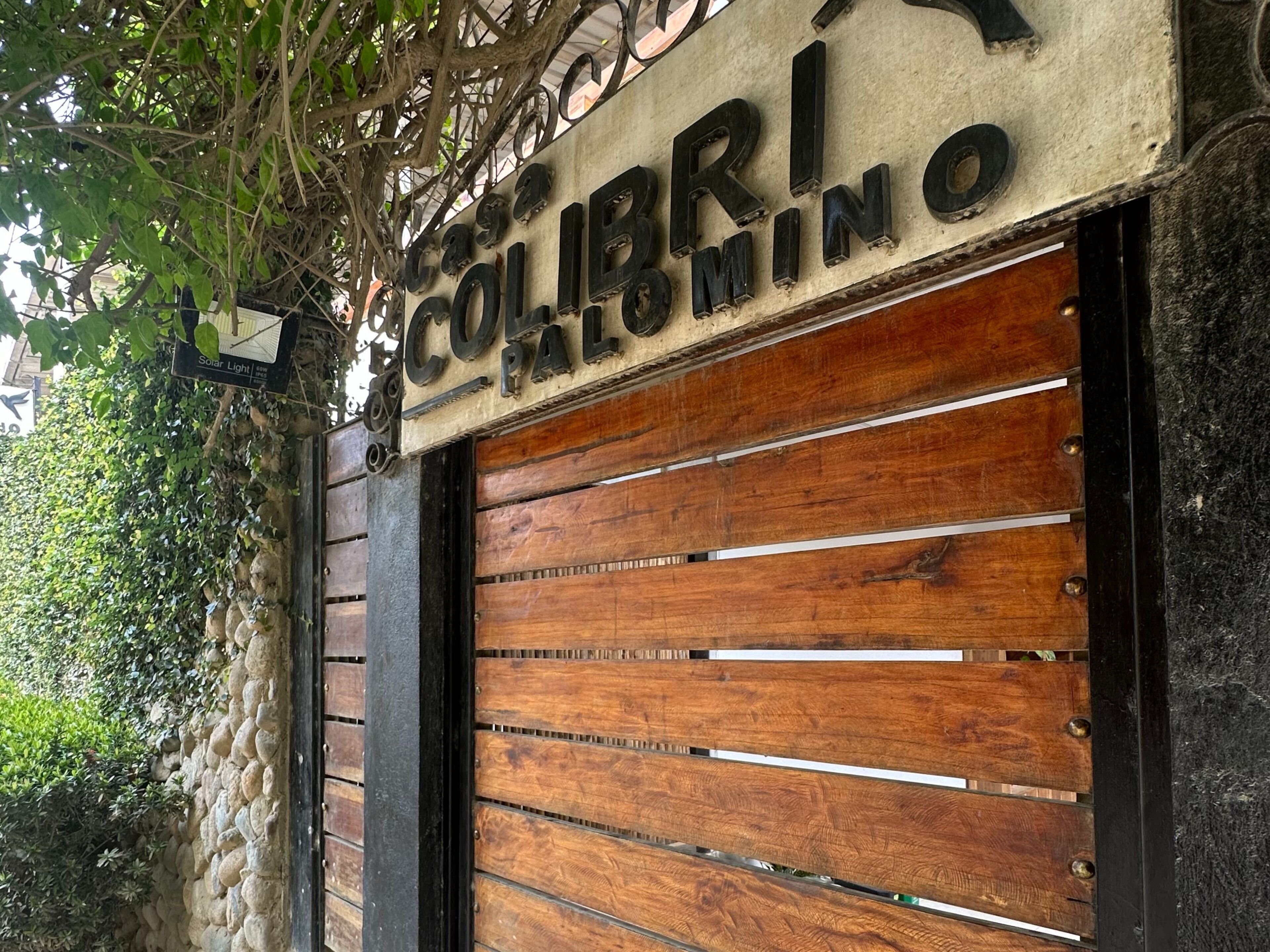 Façana frontal de l'allotjament