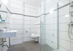 Triple Room | Bathroom