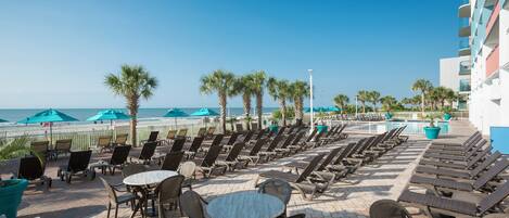 تناول الطعام بالخارج