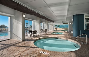 Una piscina cubierta
