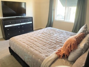 4 habitaciones, tabla de planchar con plancha, wifi y ropa de cama