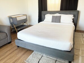 4 bedrooms, iron/ironing board, WiFi, bed sheets