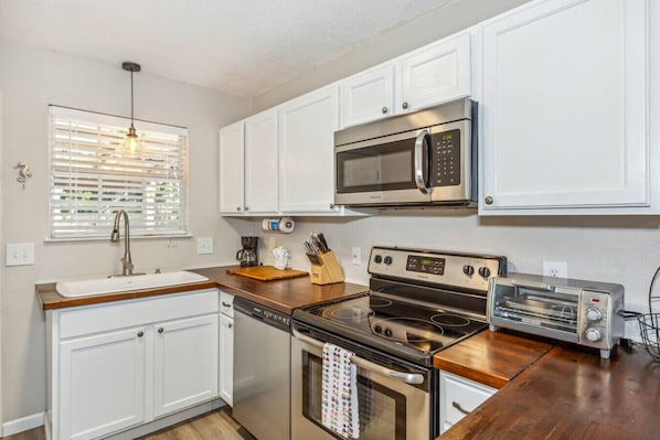 Microwave, dishwasher, coffee/tea maker, cookware/dishes/utensils