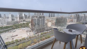 Tabla de planchar con plancha, cunas, wifi gratis y ropa de cama