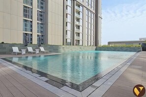 حمّام سباحة خارجي