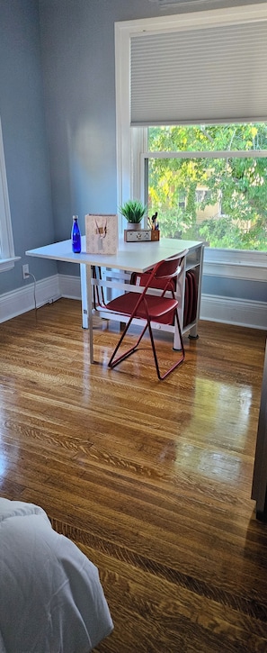 Suite estudio de lujo, 1 cama de matrimonio grande con sofá cama, no fumadores, baño privado | Servicio de comidas en la habitación