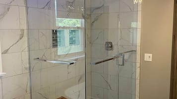 Luxury Studio Suite, 1 King Bed with Sofa bed, Non Smoking, Private Bathroom | Bathroom | Separate bathtub and shower, hair dryer, towels, soap