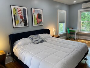 Luxury Studio Suite, 1 King Bed with Sofa bed, Non Smoking, Private Bathroom | Blackout drapes, iron/ironing board, free WiFi
