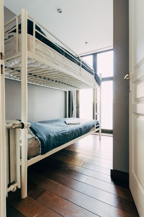 3 chambres, fer et planche à repasser, Wi-Fi, draps fournis