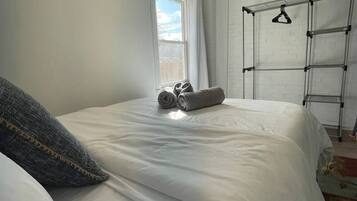 1 habitación, escritorio, tabla de planchar con plancha y wifi