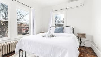 1 bedroom, desk, iron/ironing board, WiFi