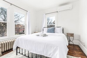 1 bedroom, desk, iron/ironing board, WiFi