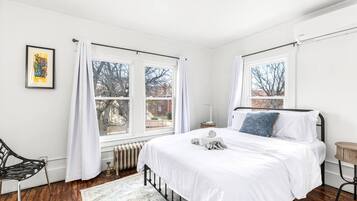 1 bedroom, desk, iron/ironing board, WiFi