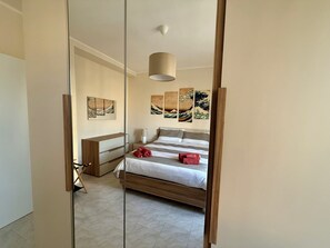 2 bedrooms, iron/ironing board, WiFi, bed sheets