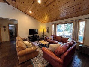 Smart TV, fireplace, DVD player, books