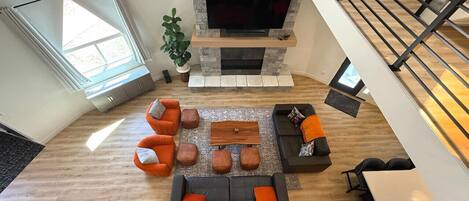 TV, fireplace