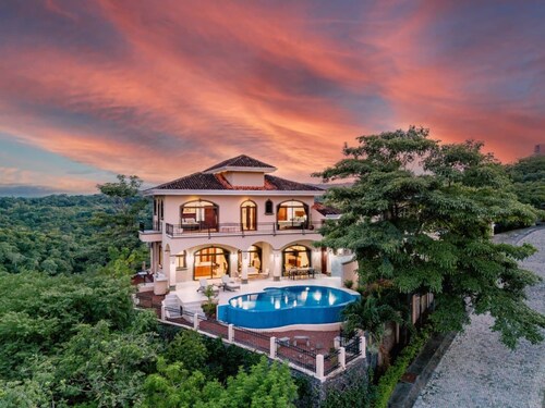 Casa del Alma stunning ocean-view home w/ pool & full equipped casita