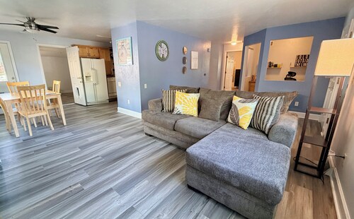 Spacious 2BR/2BA Boulder Retreat • Walk to Pearl Street, Trails & More!
