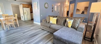 Spacious 2BR/2BA Boulder Retreat • Walk to Pearl Street, Trails & More!