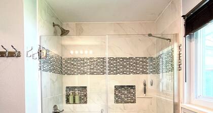 Spacious 2BR/2BA Boulder Retreat • Walk to Pearl Street, Trails & More!