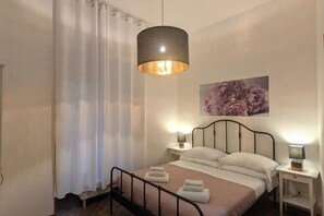 Cribs/infant beds