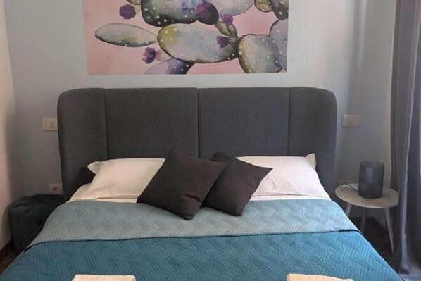 Cribs/infant beds