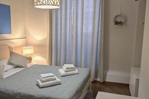 Cribs/infant beds