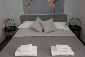 Cribs/infant beds