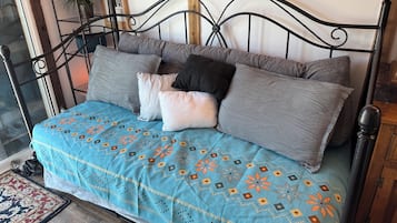 1 bedroom, desk, free WiFi, bed sheets