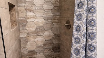 Bruser, hårtørrer, håndklæder, Sæbe