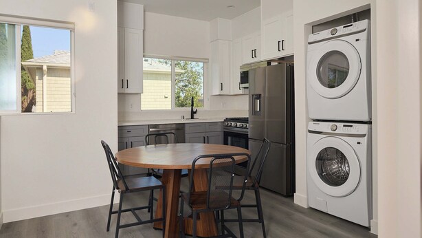 Microwave, oven, stovetop, dishwasher - Modern 5BR 5BA House near USC/DTLA (Los Angeles)