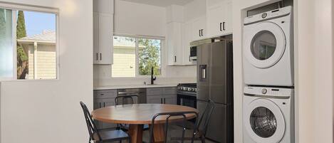 Mikrowelle, Ofen, Herdplatte, Geschirrspüler