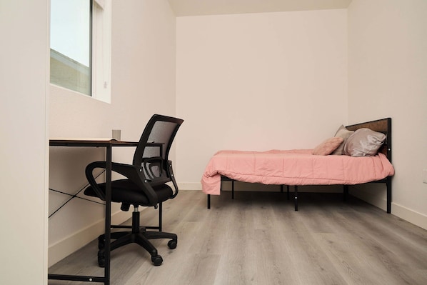 5 bedrooms, WiFi, bed sheets