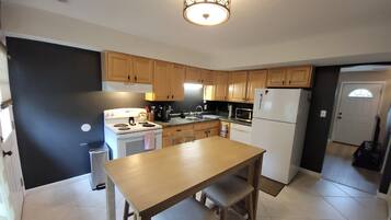 ميكروويف، فرن، موقد طهي مسطح، غسالة أطباق