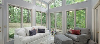 Tranquil Franklin/Natchez Trace 17.5 acre retreat with hot tub and 3 bedrooms