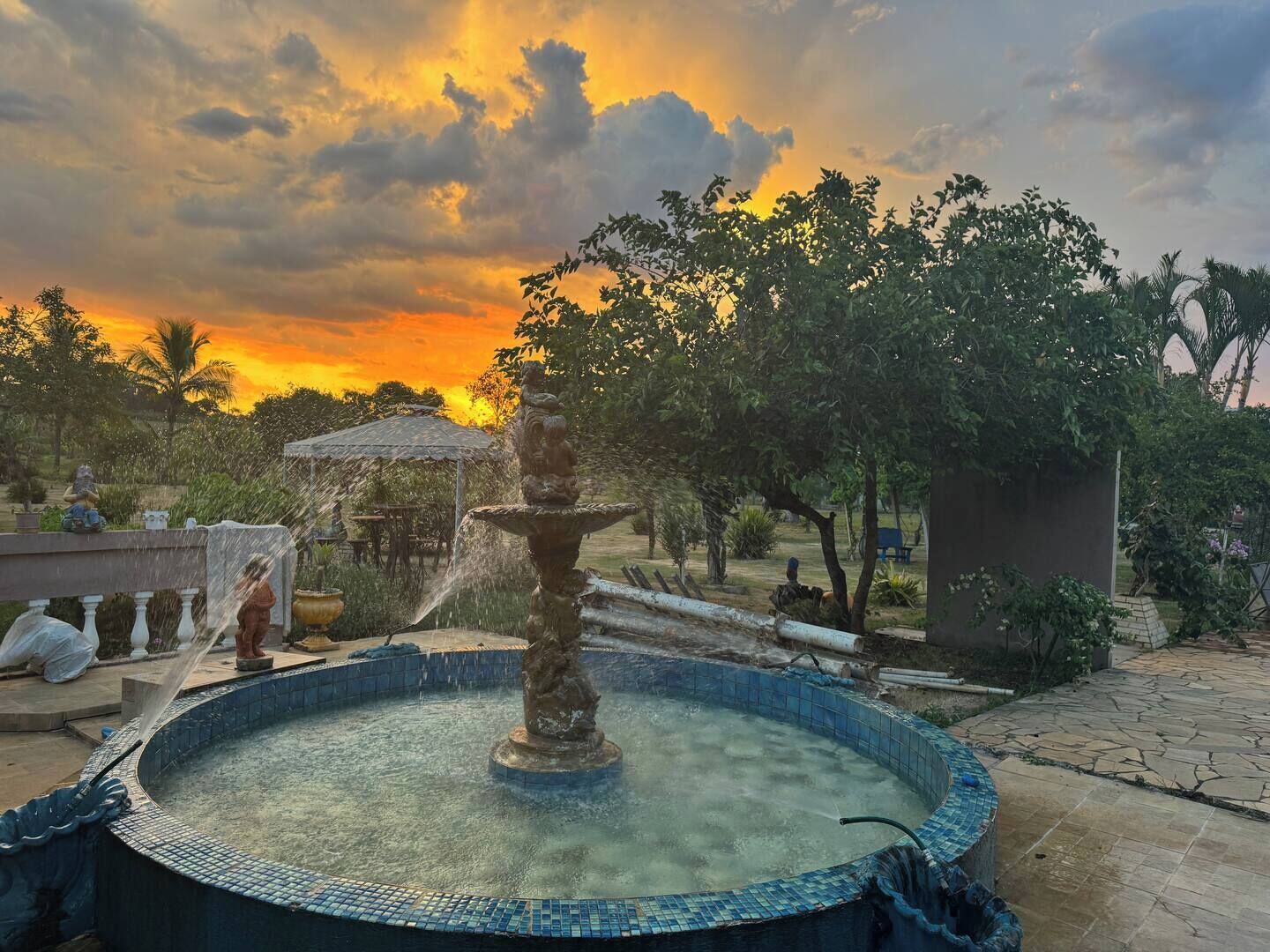Outdoor spa tub