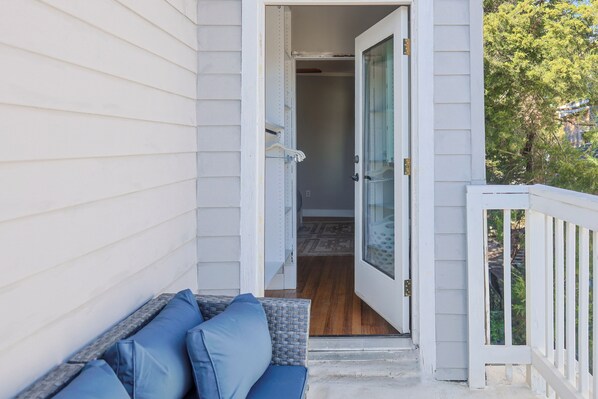 Terrace/patio - Spacious Home Downtown - Children's Hospital, Pets (Columbus)