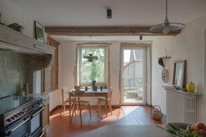Microwave, oven, dishwasher, high chair - Le Petit Civry - SAINT JULIEN DE CIVRY (SAINT JULIEN DE CIVRY)