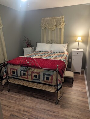 4 bedrooms, iron/ironing board, free WiFi, bed sheets