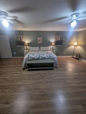 4 bedrooms, iron/ironing board, free WiFi, bed sheets