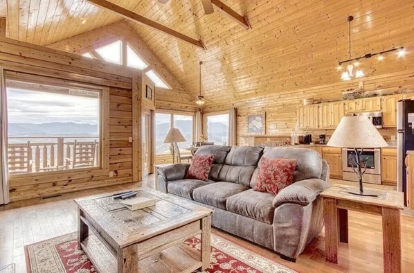 Living area - Cozy cabin in lovely Sevierville with Picturesque MountainViews•HotTub (Sevierville)