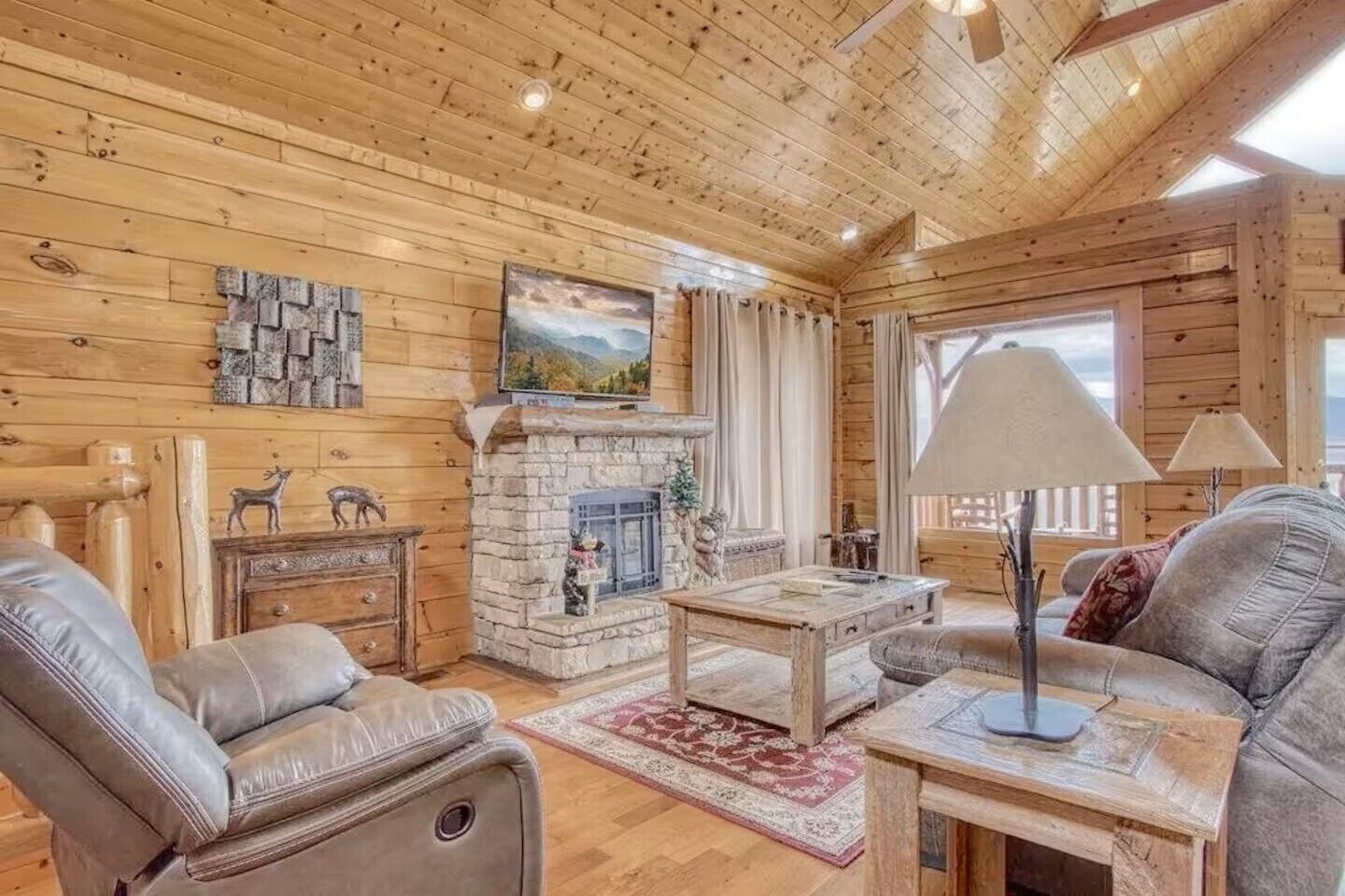Cozy Cabin In Lovely Sevierville With Picturesque Mountainviewshottub - Sevierville, TN