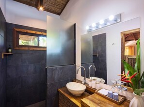 ヘアドライヤー、タオル