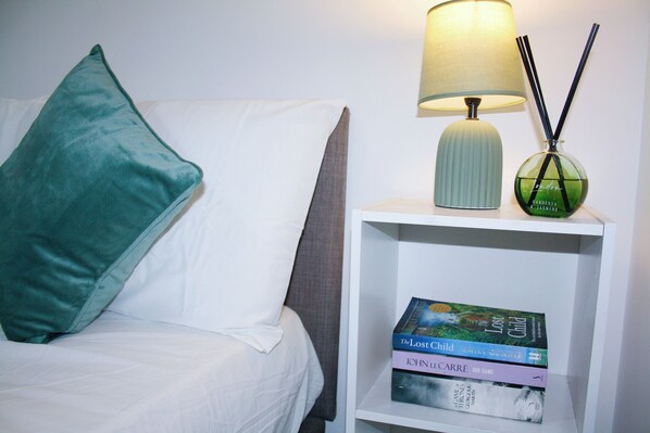 2 habitaciones, escritorio, tabla de planchar con plancha y wifi gratis 