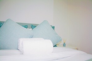 2 bedrooms, desk, iron/ironing board, free WiFi