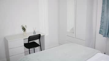 2 habitaciones, escritorio, tabla de planchar con plancha y wifi gratis